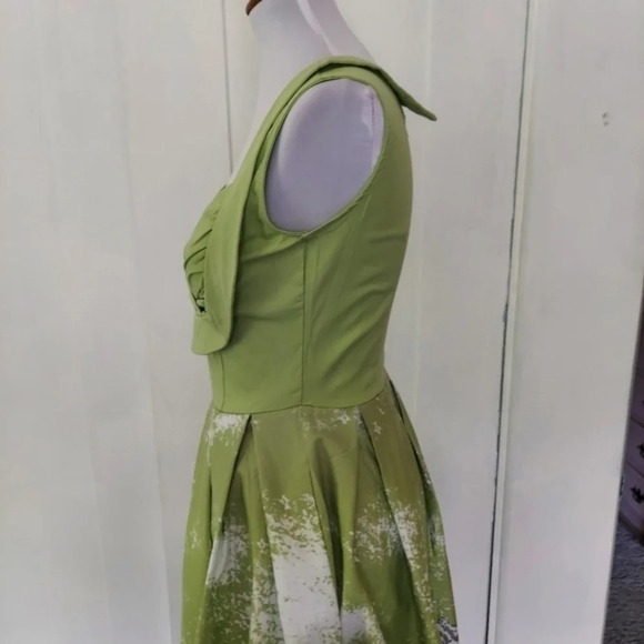 Green Detailed Bodice Fit and Flare‎ Retro Inspired Sun Dress - Picture 10 of 16
